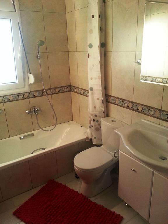 Irini Apartments Anaxos Bilik gambar