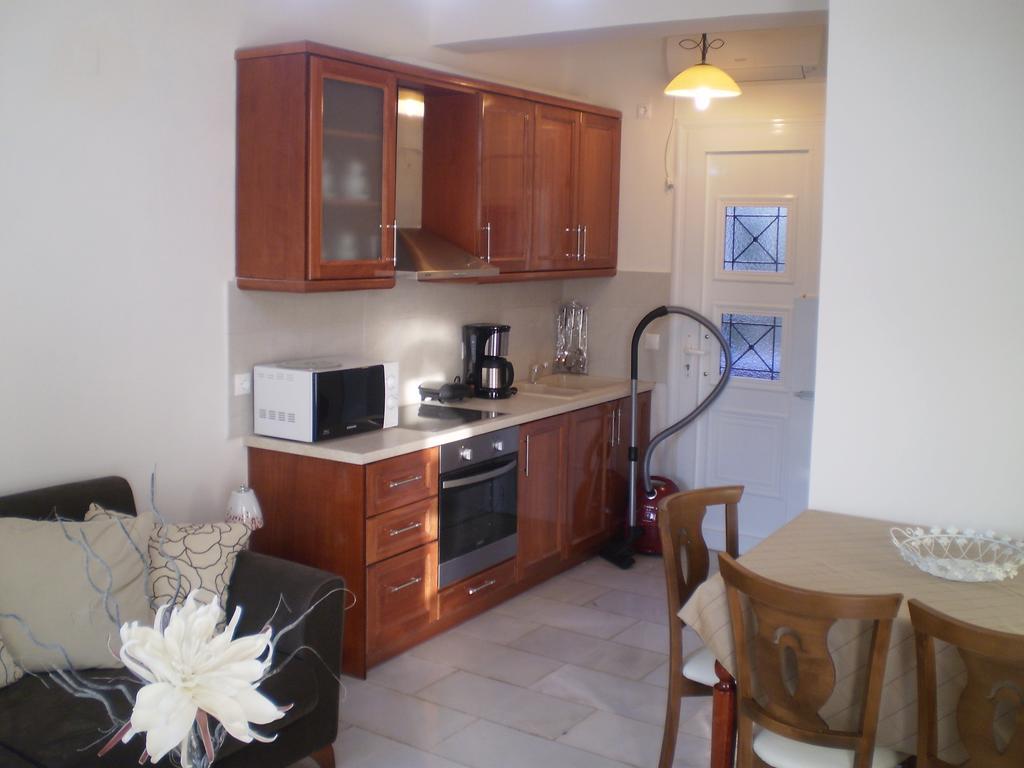 Irini Apartments Anaxos Bilik gambar