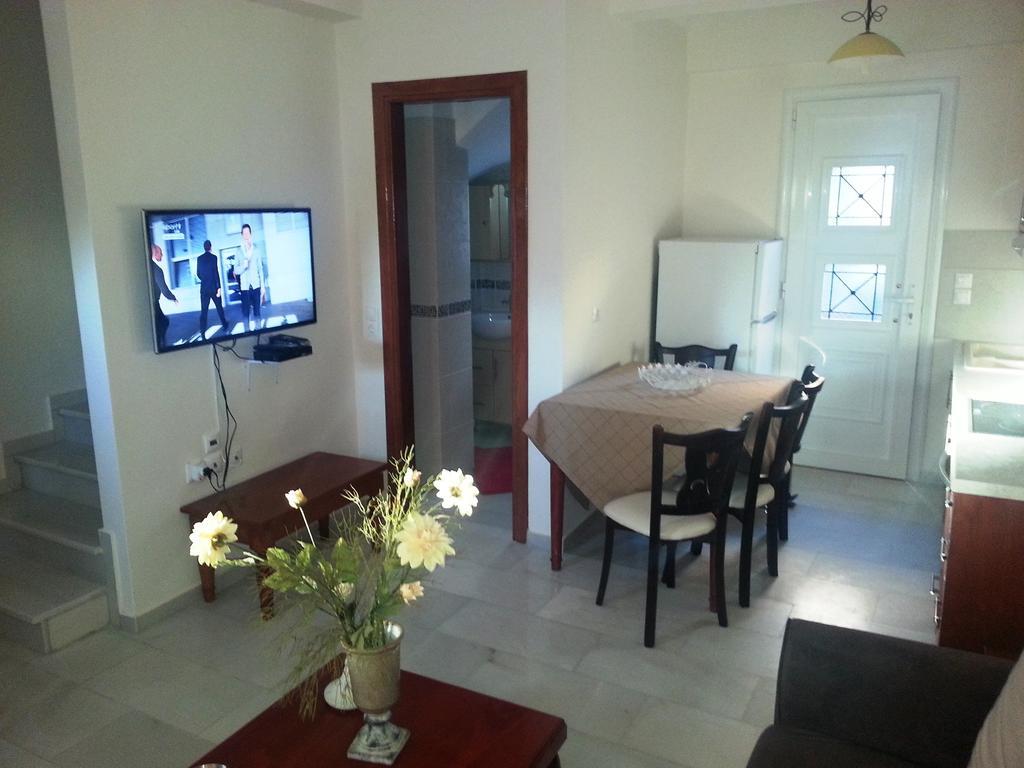 Irini Apartments Anaxos Bilik gambar