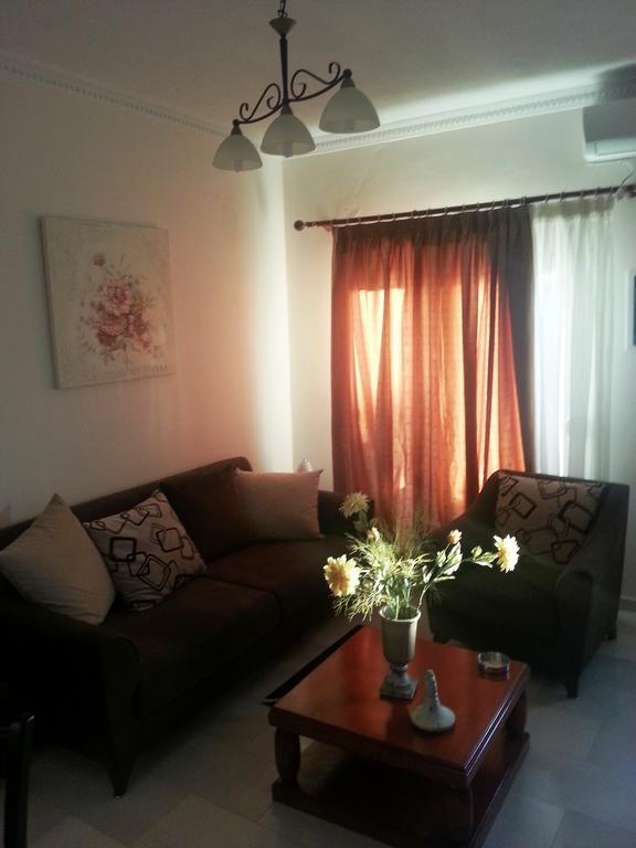 Irini Apartments Anaxos Bilik gambar
