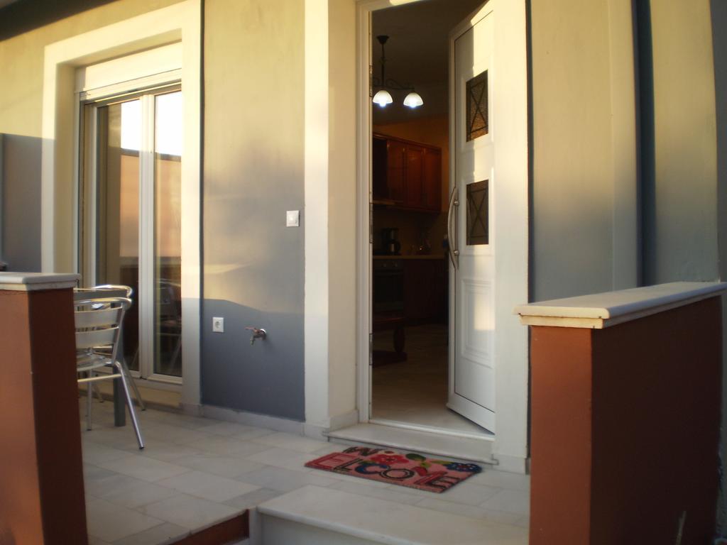 Irini Apartments Anaxos Bilik gambar